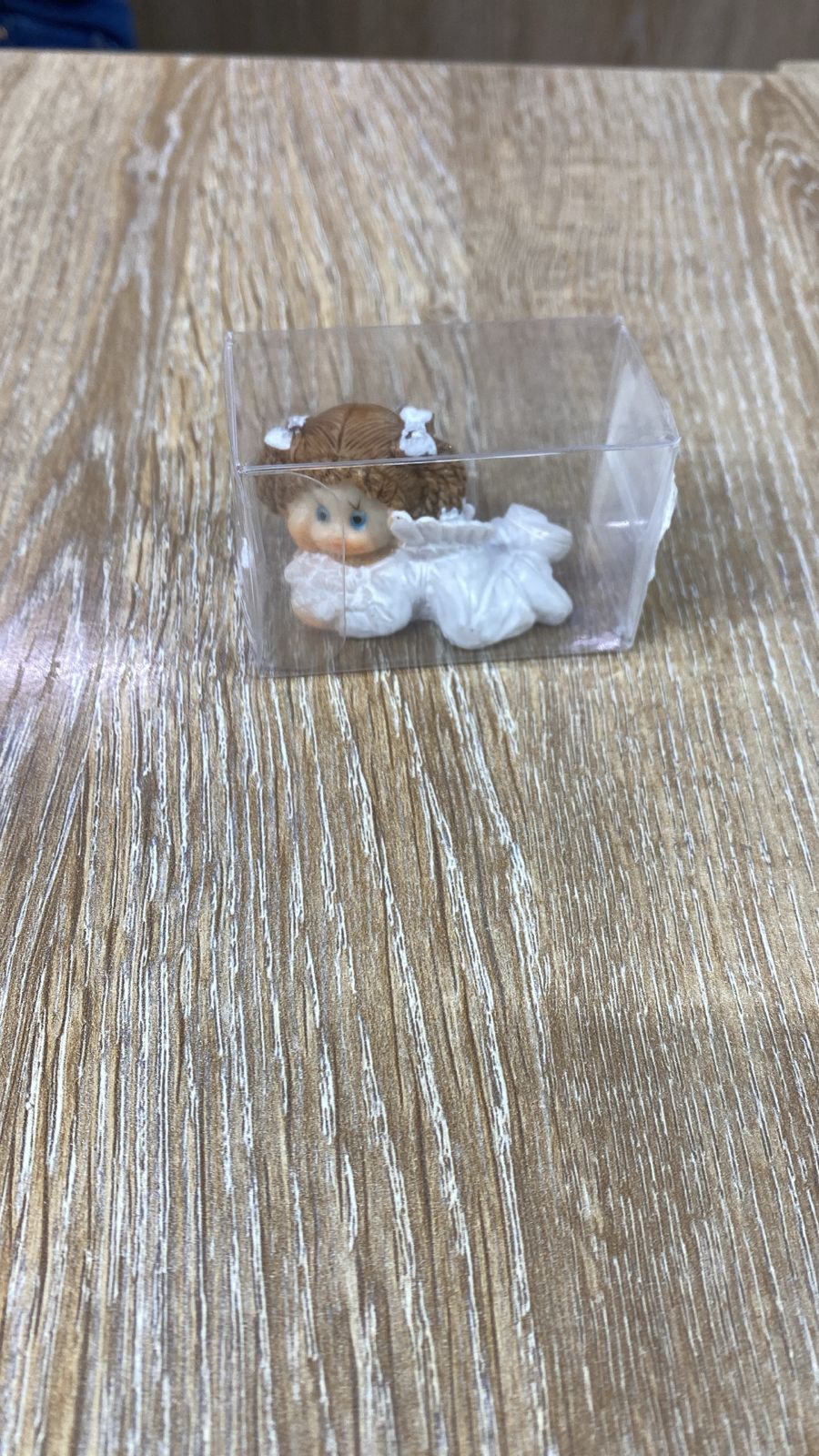 PORCELANA ANGEL NIÑO BAUTIZO